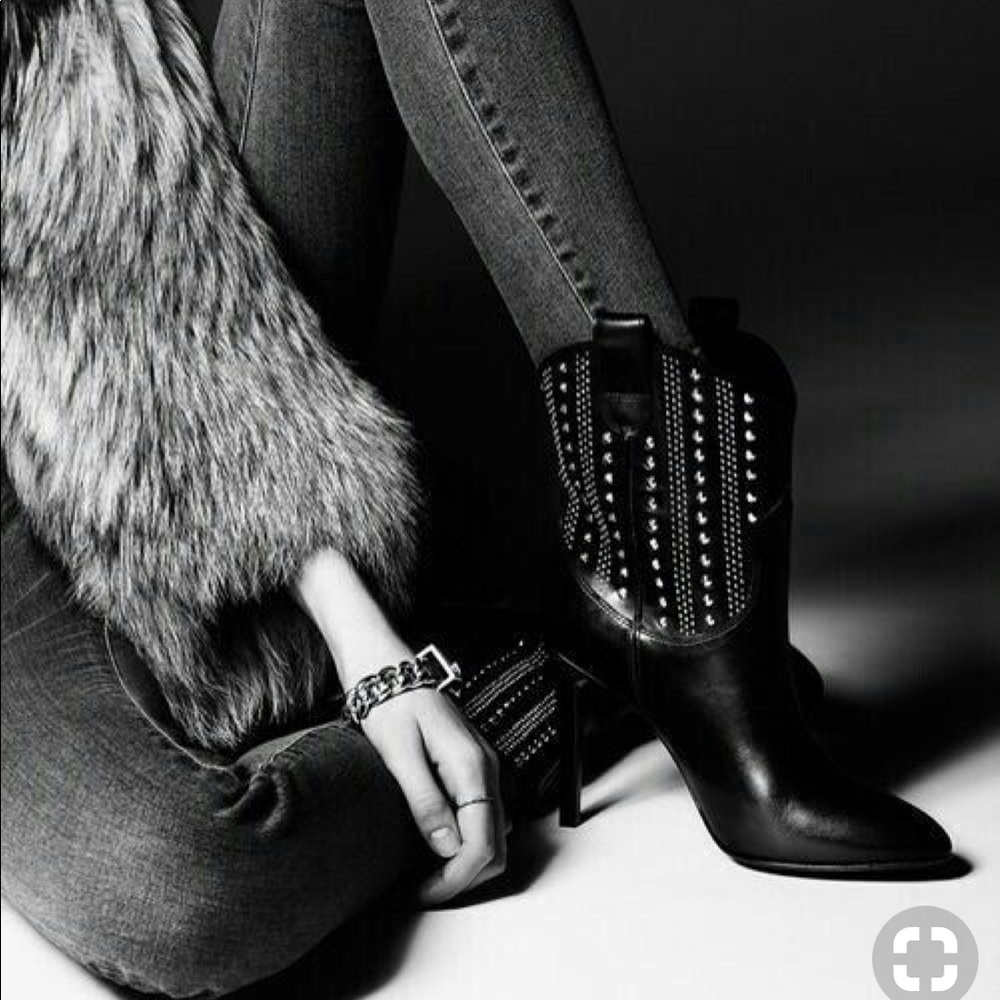 ⚫️ SOLD ⚫️Saint Laurent studded ankle boots